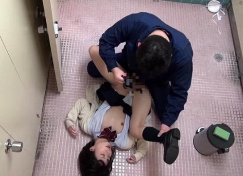 【閲覧注意】『お願い…もう帰らせて…』公衆トイレで発生した女子●生閉じ込めレイプ事件の犯行映像