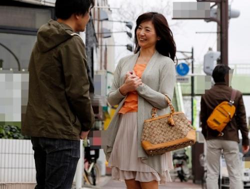 【熟女ナンパ】商店街で声をかけた”ごく普通の主婦たち”の本気のセックスがこちらｗｗｗｗｗｗｗ