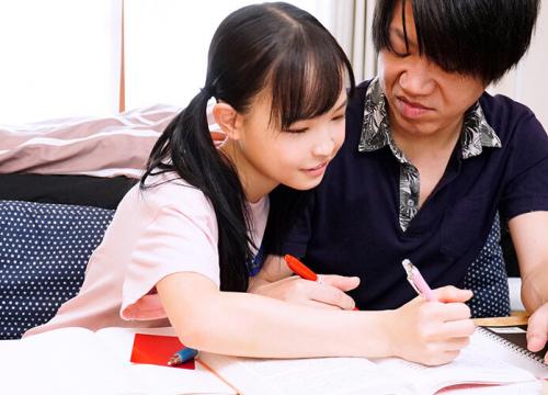 もう●年生なのに…ノーブラで過ごす妹の膨らみかけのおっぱいが腕に当たってごっきが止まらない！！