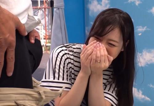 【人妻ナンパ】『ちょっと入れてみたいかも…//』セックスレスと回答した街行く主婦5人が旦那より大きなチンポを見た反応ｗｗｗｗ