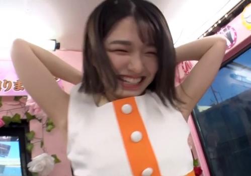 【素人ナンパ】『仕事中にディープキスしてくれませんか？』一流百貨店勤務の美容部員さんの濡れたパンツを脱がした神企画！