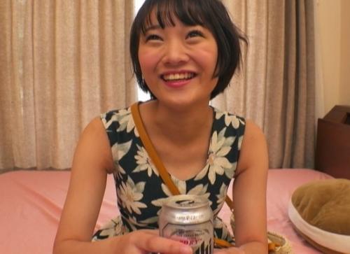 【ガチ素人】『もっとSEXがしたいから！』自ら応募してきた経験人数1000人越えのヤリマンアパレル店員を3Pでハメ倒す！