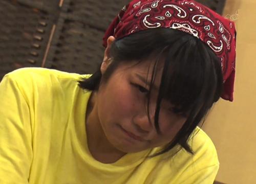 アルバイト中のもんじゃ焼き屋の看板娘に無理矢理リモバイ装着！イキ我慢で染みができたパンツを脱がしてぶち込み膣奥ガン突き！