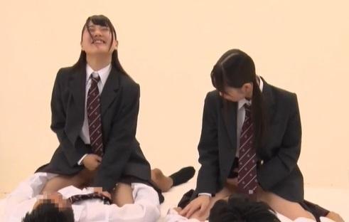 【素人参加企画】『こらぁぁー！入れるな！』学校帰りの仲良し高校生カップルが彼氏を交換するスワッピング素股中に挿入事故ｗｗ