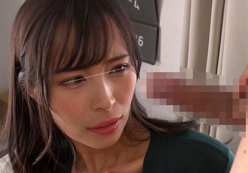近親相姦AVを一緒に鑑賞していた母にフル勃起を見せたら…狂ったようにしゃぶり始めて本当に近親相姦しちゃった話