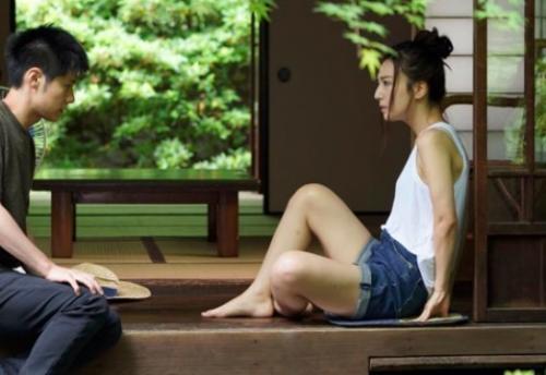 【童貞】『…暇だね。セックスでもするｗｗ？』と冗談を言ってきた従姉に筆おろししてもらった夏休みの思い出