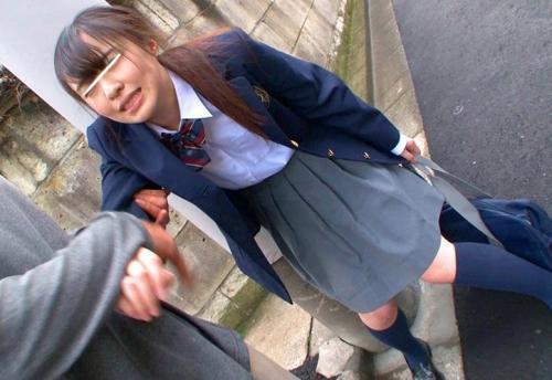 『なにこれ抜けない！おかしくなる！』満員バスで女子高生に2穴バイブをぶち込み！ｶﾞｸｶﾞｸの足で強制下車させて本物チンポで追撃！