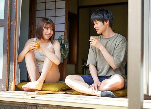 『ねぇ、セックスしよっか♥』久しぶりに帰った田舎で子供の頃遊んでくれた隣家のお姉さんと汗だくで求めあった夏休みの思い出