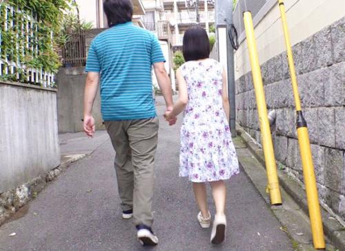 借金返済のため父親に売られ、知らないおじさんたちに次々と種付けされた幼い娘(145cm　33キロ)