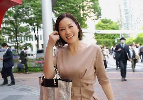 【初撮り四十路妻】「私、セックスがしたいんです！」8年間セックスレスだった三児の母(43歳)が自分の幸せのためにAV出演！