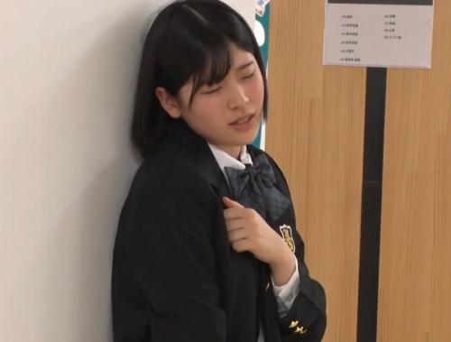図書館で受験勉強中のロングスカート真面目女子校生に死角でローター装着！イキ潮漏らして濡れたパンティを脱がしてチンポ鬼ピストン！