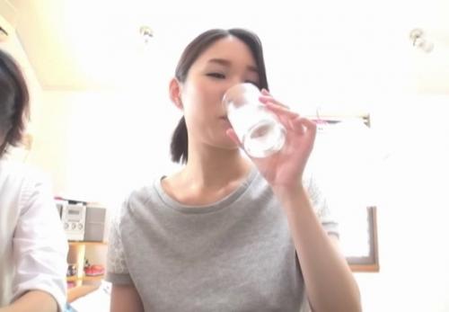 【連続中出し】こんなにキクとは聞いてない！娘の家庭教師に媚薬を飲ませたら狂ったようにSEXを求められて…