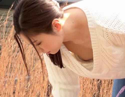 【叔母姦】子供の頃から憧れで久しぶりに会った叔母の無防備ゆるゆる胸元から乳首が見えて勃起の限界！