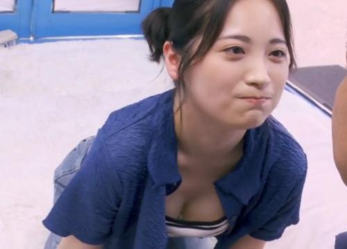 【素人ナンパ】どんなに恥ずかしくても目を逸らさなければ10万円！「エクストリームにらめっこ」で頑張る女子大生の顔の前にデカチンが現れた結果ｗｗｗ