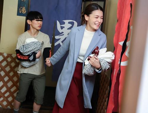 【熟女ショタ】『おちんちん大きくさせてごめんね』女湯でフル勃起してしまった甥っ子を見て焦った叔母がこっそり子供チンポを抜く！