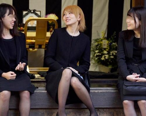 【集団レイプ】法事で7年ぶりに再会した中学時代の同級生たちに飲まされて輪姦された金髪ギャルママ