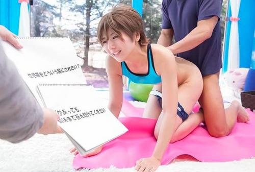 【素人ドッキリ】抵抗する時間は与えない！インタビュー中の陸上部女子のユニフォームをいきなり脱がしてデカチンを即ハメｗwｗｗw