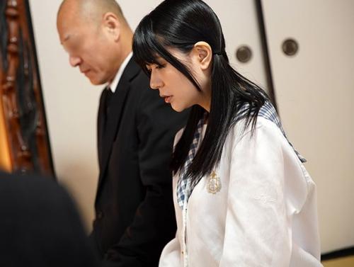【閲覧注意】妻が死に残された連れ子を媚薬鬼イラマで強制発情！濡れたパンツを脱がして思春期マンコを犯した一部始終
