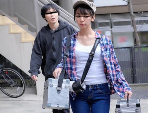 『この業界じゃ常識だよ？』女の子の事が好きなボーイッシュ女性ADを騙してみんなで輪姦するセクハラ現場