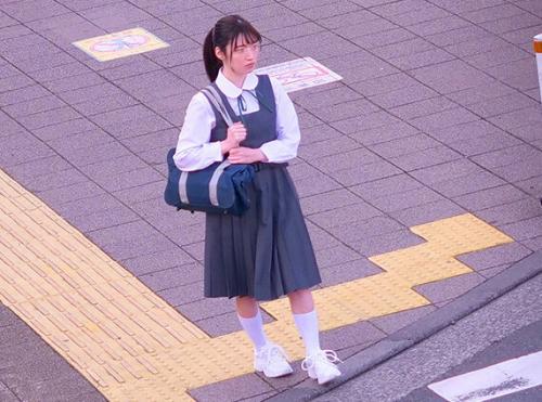 同じマンションに住む女子中〇生の思春期マンコをイクまで毎日痴漢し続けてついにチンポを入れた日