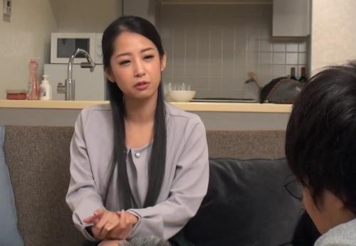 「乳首を足で触られて勃起しちゃうなんて…変態ね」俺をゴミを見るような目で見下す隣人妻に射精我慢させられた一部始終