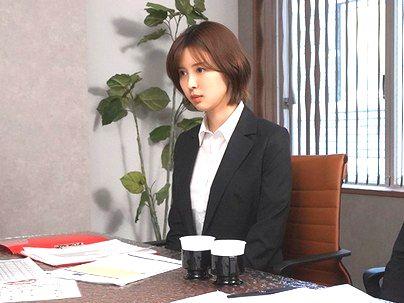 ≪美人上司≫『童貞部下！』出張先の同じ部屋のホテルになってしまって美人の先輩が痴女行為で攻めてきた！無料エロ動画ｗｗｗ