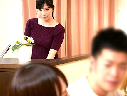 ≪彼女の母親≫『彼氏を誘惑！』まさかの展開勃発！彼女のお母さんがエロい格好で誘惑してくるから！激パコセックスしちゃうぞｗ