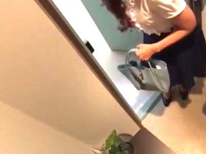 ≪イケメンが熟女を≫『SEXに持ち込む』スレンダー人妻熟女が若い男になし崩し的にえちえちさせられちゃうｗｗｗｗｗｗ