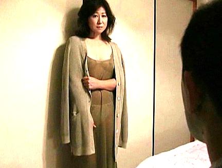 ≪ヘンリー塚本≫『人妻寝取られ！』若い男に興奮しちゃう美熟女が寝取られセックスもだえ感じちゃうｗ