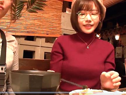 ≪素人企画≫『人妻ナンパ』メガネフェチにはたまらない人妻が居酒屋で酔っ払い我慢限界でオチンポフェラしてきちゃう
