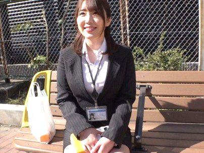 ＜裏バイト！＞お金欲しさに美人OLおねえちゃんが裏バイトでエロ行為シチャウゾ！！！