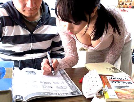 ≪女子大生≫『家庭教師』強調した胸元に教え子に発情されて、激しくマ○コを手で弄られてから無理矢理チ○ポを咥えさせられww