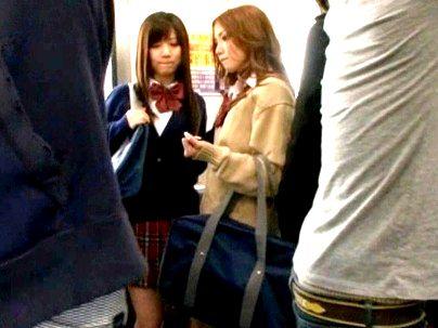 ＜大石のぞみ 友田彩也香＞イマドキノカワイ子ちゃんギャルたちが電車で痴漢行為にあうぞ！！！！