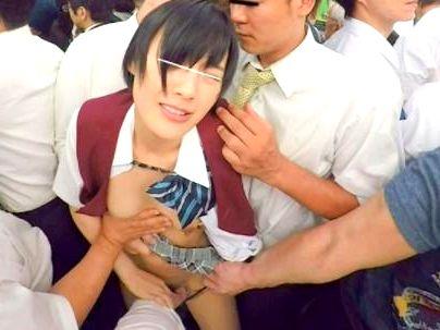 ≪VR≫『痴●！』真面目そうなカワイ子ちゃんが電車の中で鬼畜な男に犯されレイプされちゃうｗｗｗｗｗ