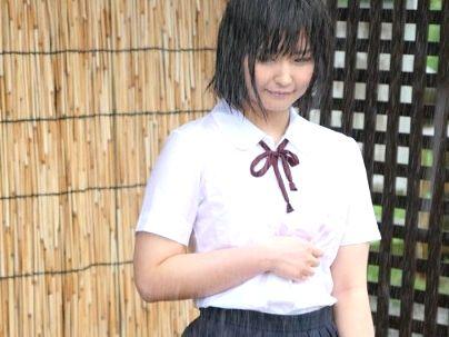 ＜浅田結梨！＞実写化！有名なアニメが動画で見れちゃう！巨乳オッパイカワイ子ちゃんが雨でぬれて・・・