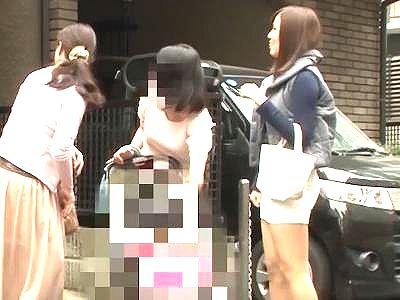 ≪妻のママ友≫『巨乳のチラ見』ムチムチの人妻美熟女がオッパイでかくて見ていたらばれて、ヤバイっと思ったらまさかｗｗｗｗ