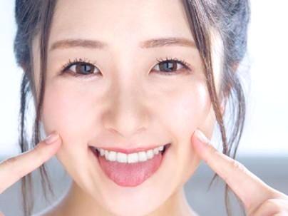 ≪ず～っと笑顔≫『しゃぶってくれる』無茶苦茶エロい体のカワイ子ちゃんがオチンポしゃぶってくれるぞｗｗｗｗｗ