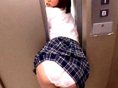 ≪エレベーターに挟まれた≫『デカ尻女子』可愛いデカ尻女子が挟まったのでオチンポ挿入しちゃうぞｗｗｗｗ