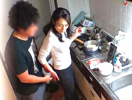 ≪イケメンが熟女を≫『素人企画！』若い男に欲求不満爆発で旦那に内緒の不倫浮気セックスしちゃう