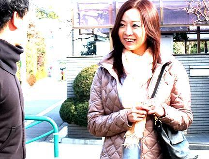 ≪人妻背徳ドラマ≫『タカスギコウ原作！！』若い男のオチンポに興奮した人妻美熟女が不倫浮気セックスしちゃう