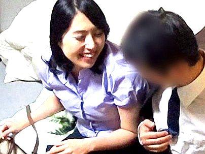 ＜相席居酒屋！＞一人呑みしている熟女ゲット！口説いてなし崩し的エロ行為しちゃうぞ！