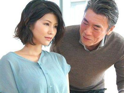 ≪家事をしている10分間≫『夫にバレない様！』性欲高めの人妻美熟女が旦那に内緒で隣人と禁断行為にでちゃうｗｗｗ