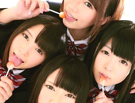 ≪おうちで淫乱交≫『S級美少女！！』エロ可愛すぎる美少女４人組が男のオチンポ刺激してフル勃起させちゃう
