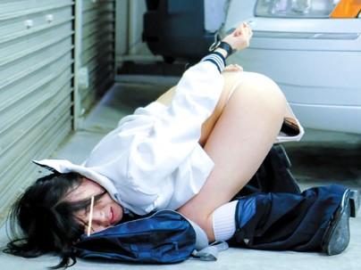 ≪拘束固定ピストン≫『バイブ痴●』駐車場で鬼畜男たちに犯されレイプされちゃうかわいこちゃんｗｗｗｗｗ