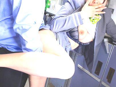 ＜CAレイプ！鬼畜な男が上空でエッロイ体のキャビンアテンダント犯しまくりとか！！！
