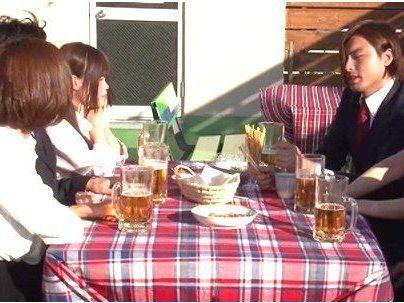 ≪真夏のビアガーデン≫『ハレンチ王様ゲーム』夏の暑いときに人妻美熟女がハレンチ王様ゲームでえちえち楽しんじゃうぞ！！！！