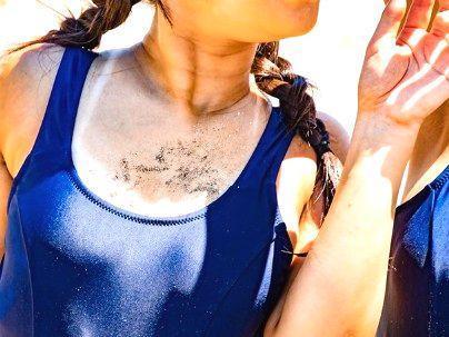 ＜首絞めセックス！＞「水着・・・エッロ！」スレンダー美乳女子！おじさんに首絞めファックでもだえ苦しむぞ！！！