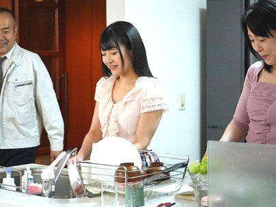 ＜南乃そら！＞美乳おっぱいのスレンダー細身オネエサンが母親の再婚相手のオジサンヤラレマクリになる！！！