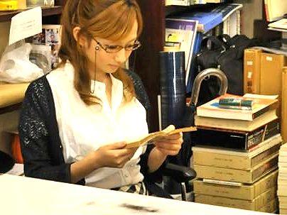 ≪古本屋≫『淫妻』古本屋で働く超かわいい巨乳オッパイ人妻とお店でガチパコセックスしちゃうぞｗ