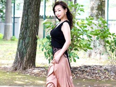 ≪男を熟知≫『肉感的イイオンナ』お色気ムンムンの極上人妻熟女が旦那に内緒でＡＶ出演しちゃうぞ！